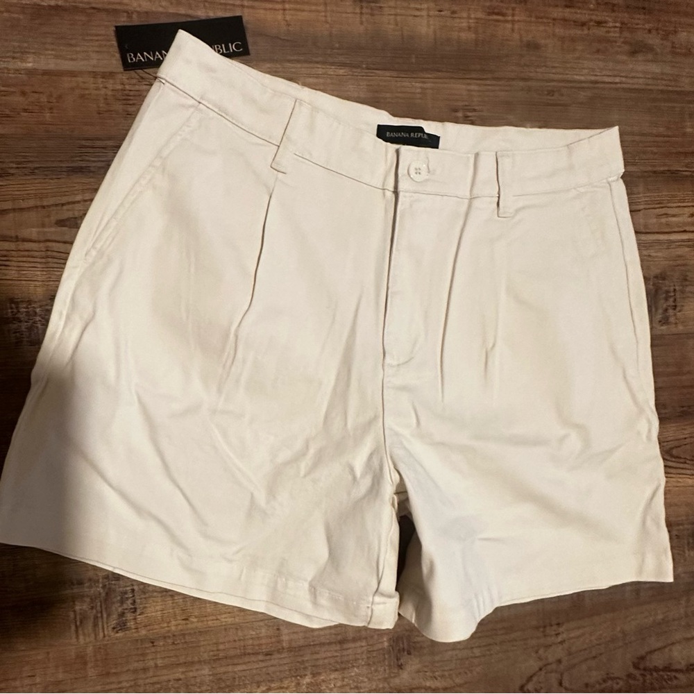 Banana Republic Women’s  Tan pleated Front Shorts